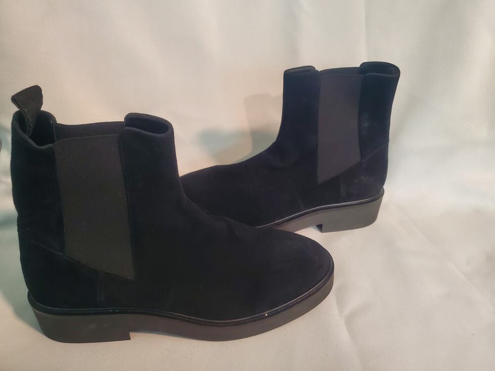 Stuart Weitzman Boots Henley Chelsea Booties. S40